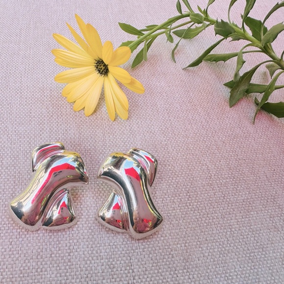 Jewelry - FINAL PRICE Large Sterling Silver ‘Kisses’ Earrings